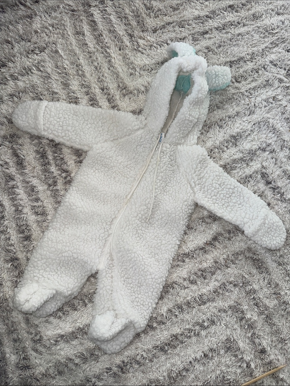 0-6m Vintage Cozy White Sherpa Baby One-Piece Romper with Hood 1970s